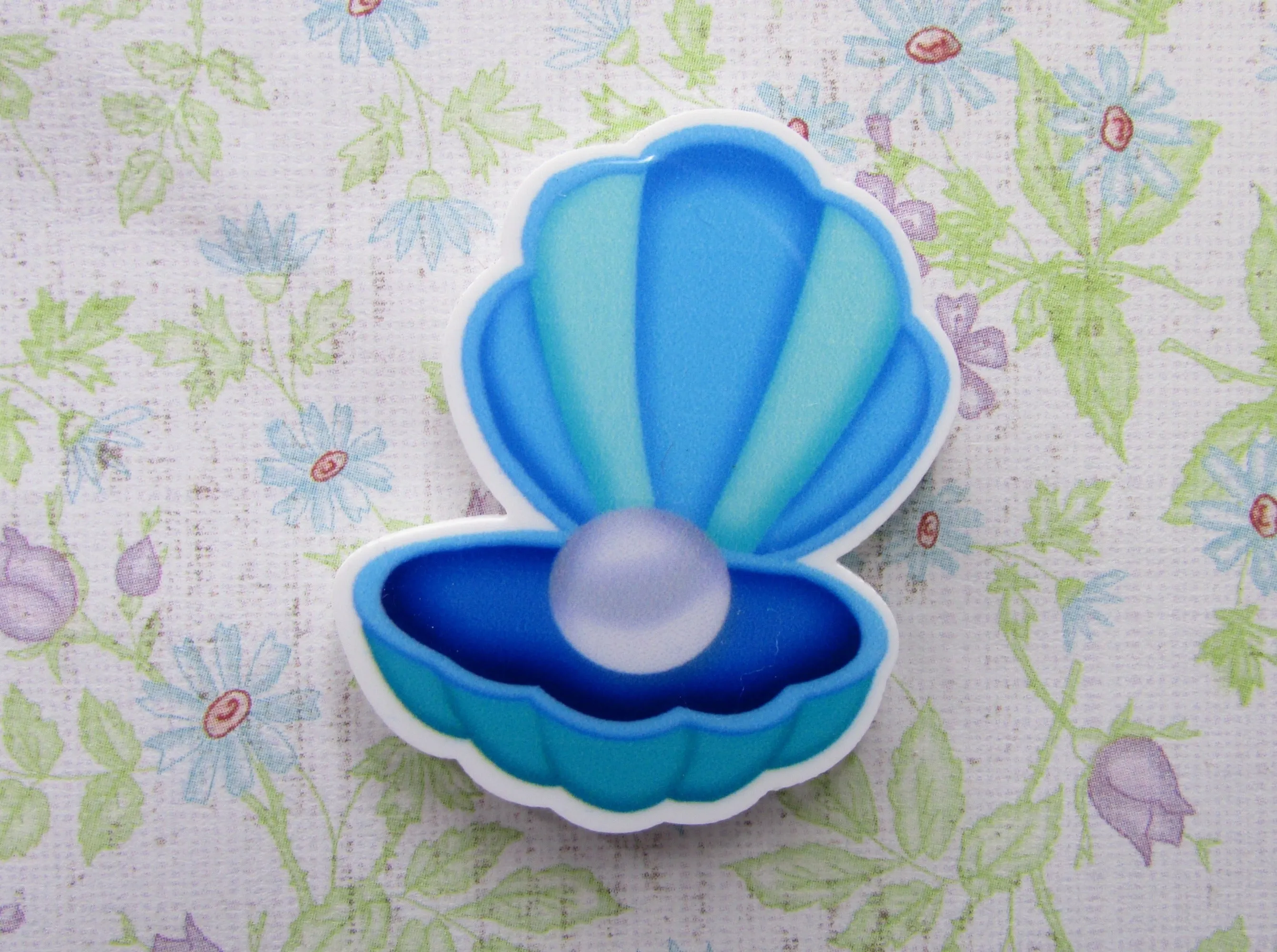 Blue Clam Shell with a Pearl Inside Needle Minder, Cover Minder, Magnet LAST ONE!