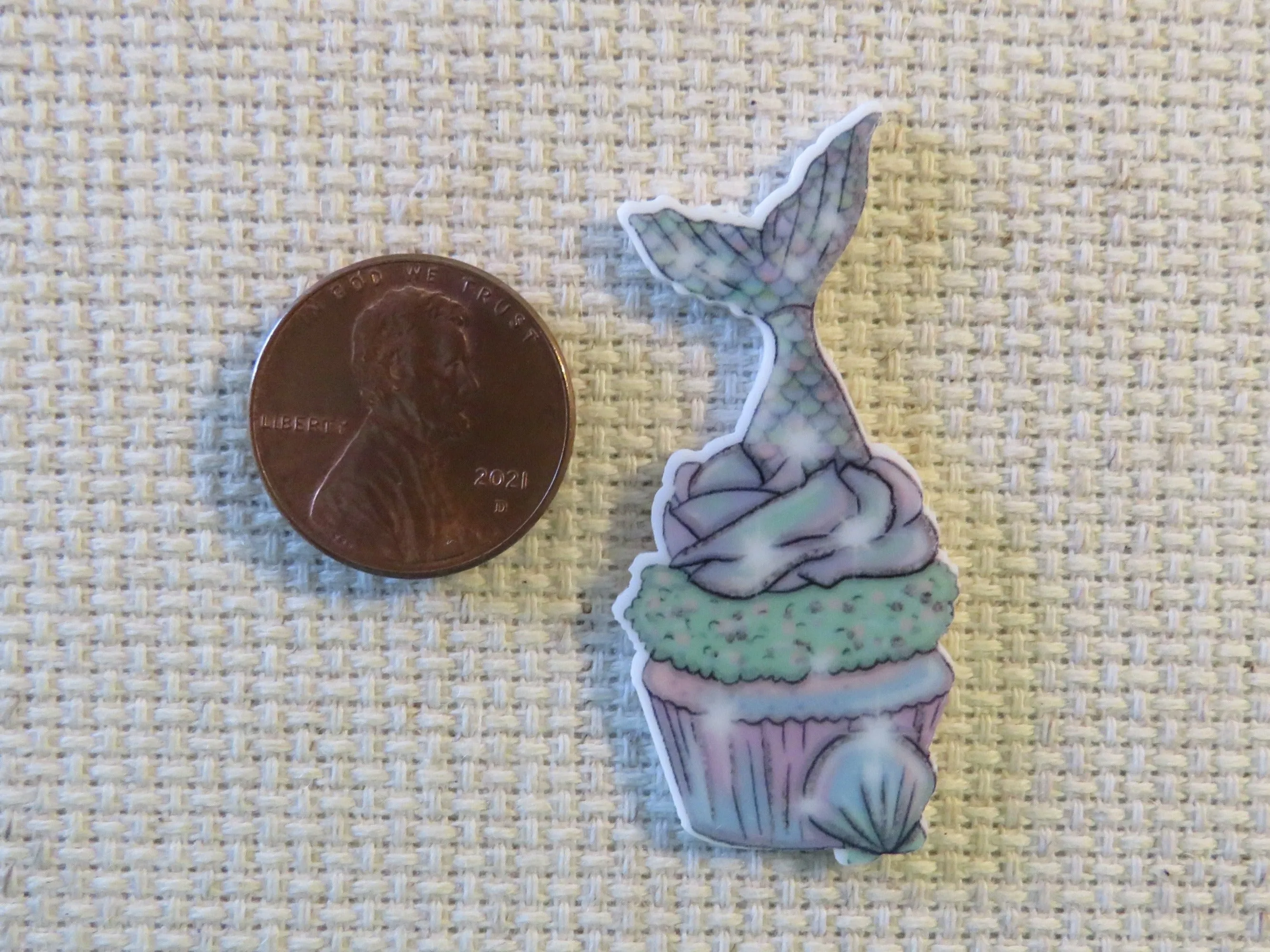 Mermaid Tail Cupcake Needle Minder, Cover Minder, Magnet