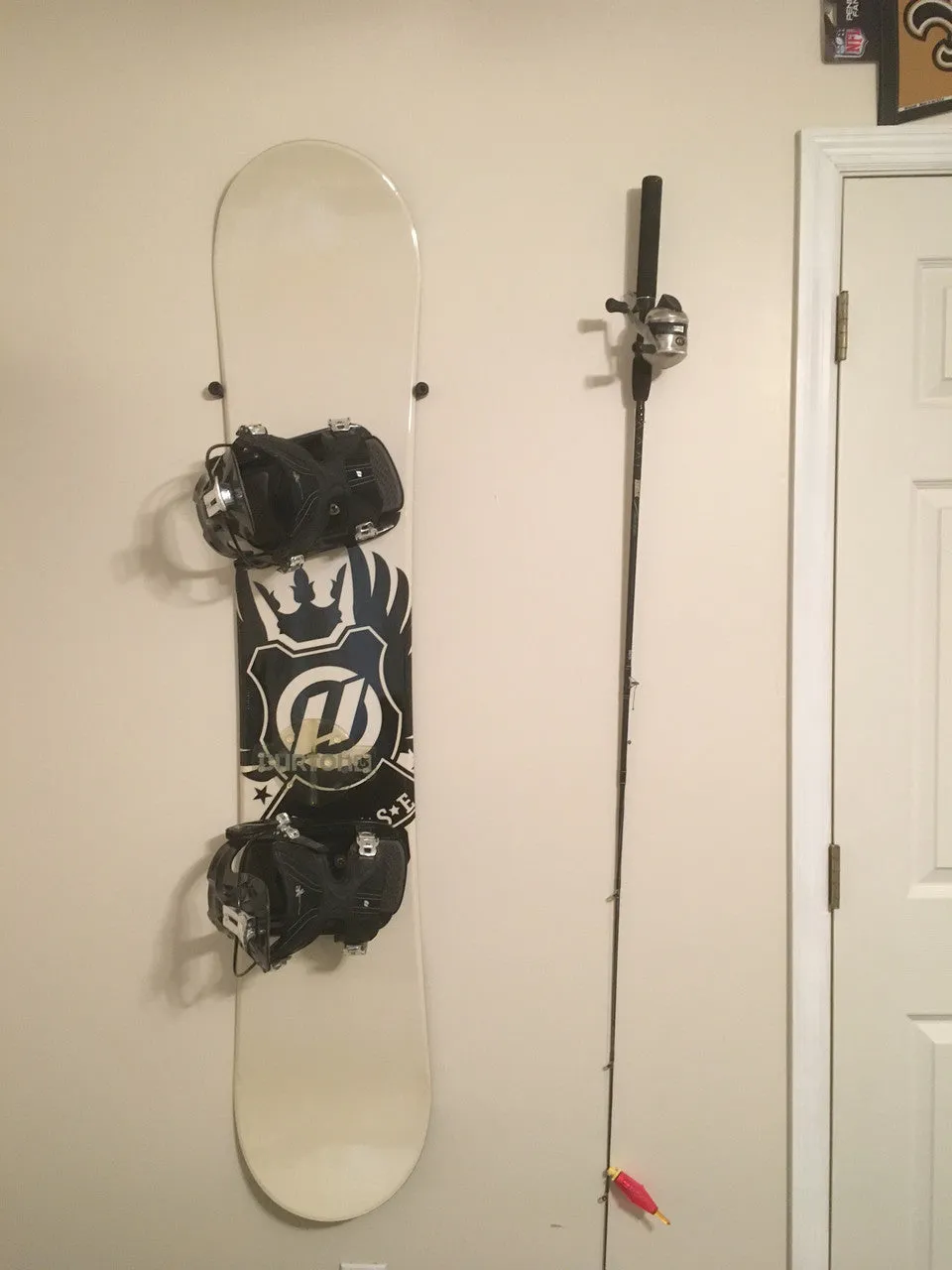 The Cinch Snowboard Display | Floating Rack