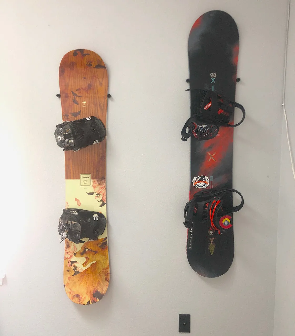 The Cinch Snowboard Display | Floating Rack