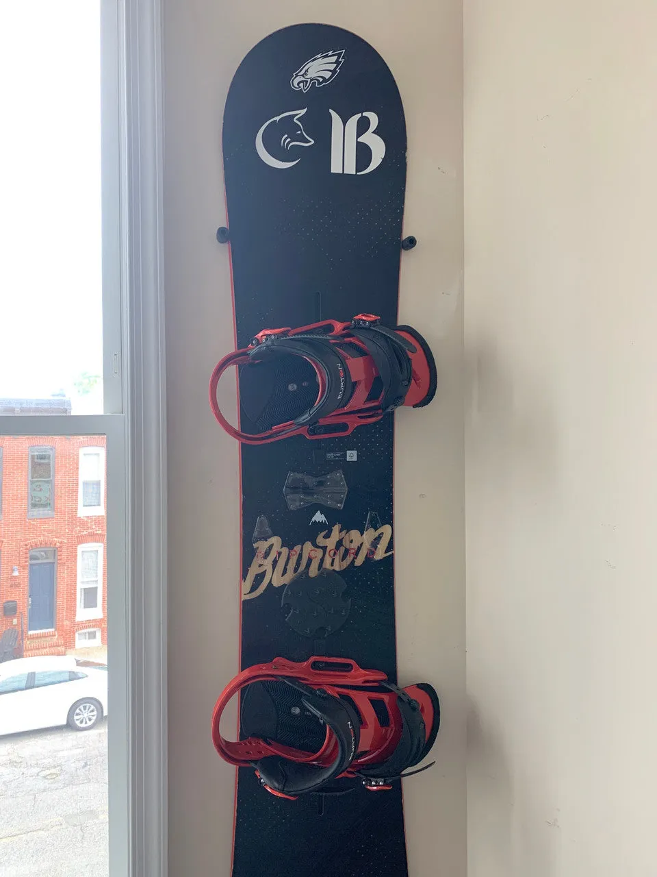 The Cinch Snowboard Display | Floating Rack